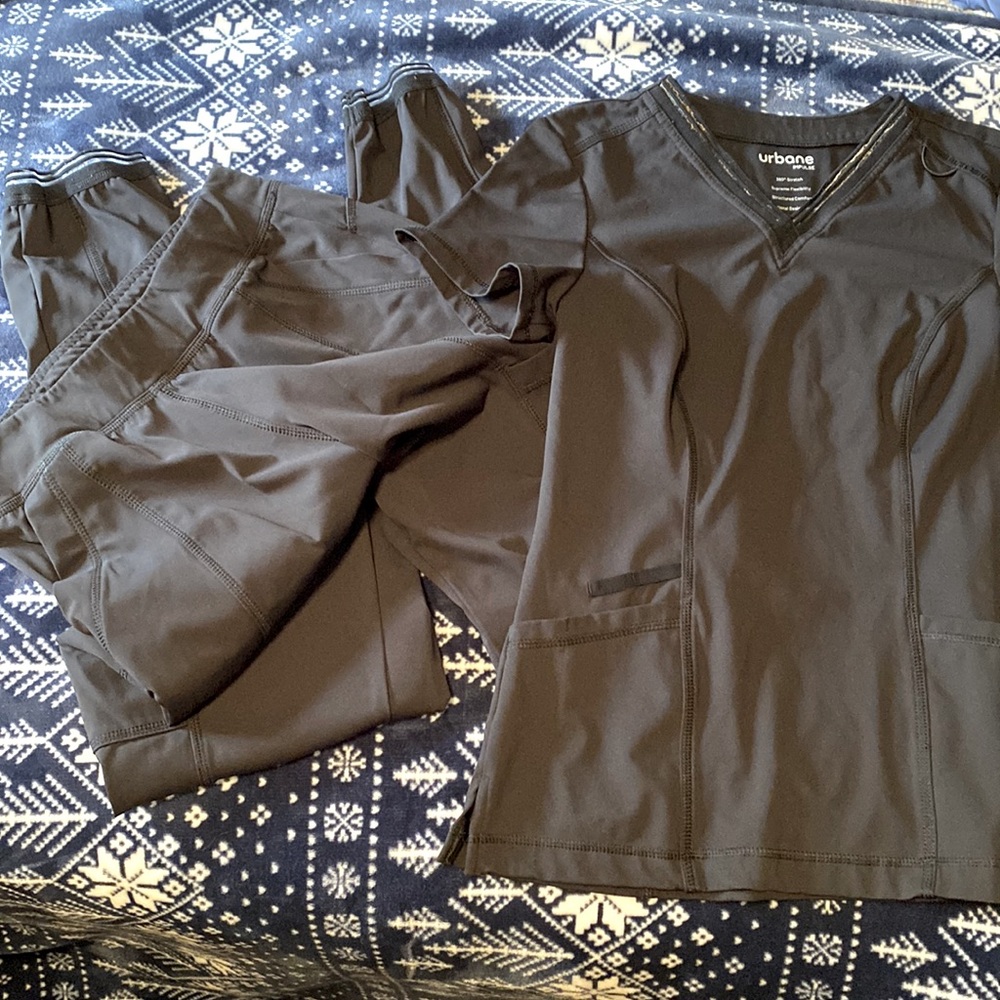 Urbane jogger scrub set